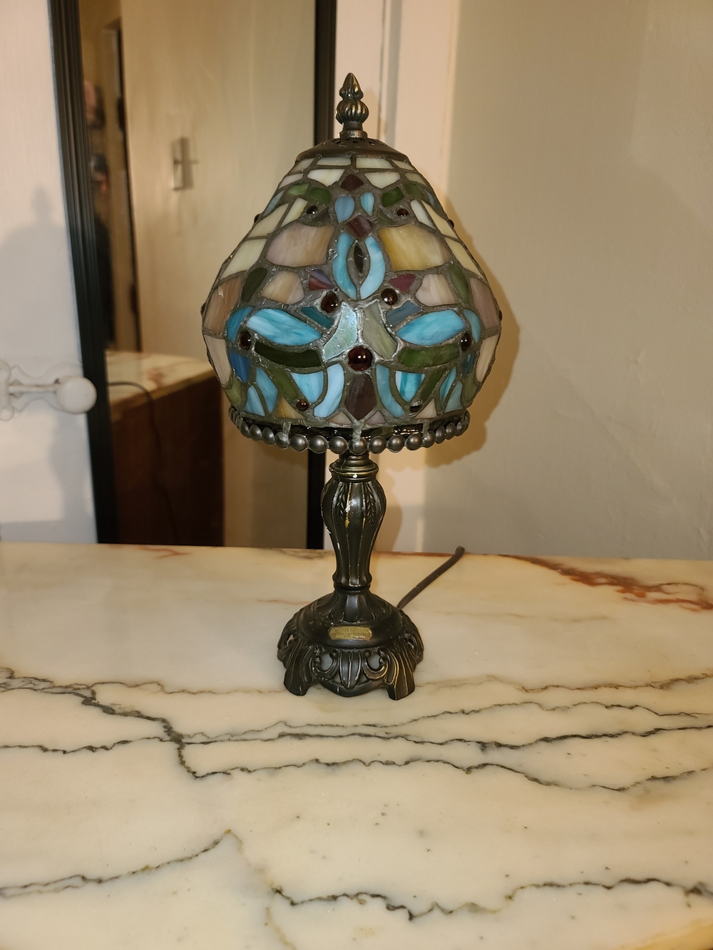 Dale Tiffanys Inc. Antiques Roadshow Lamp - Art Nouveau Stained Glass Desk Lamp - Picture 9 of 16